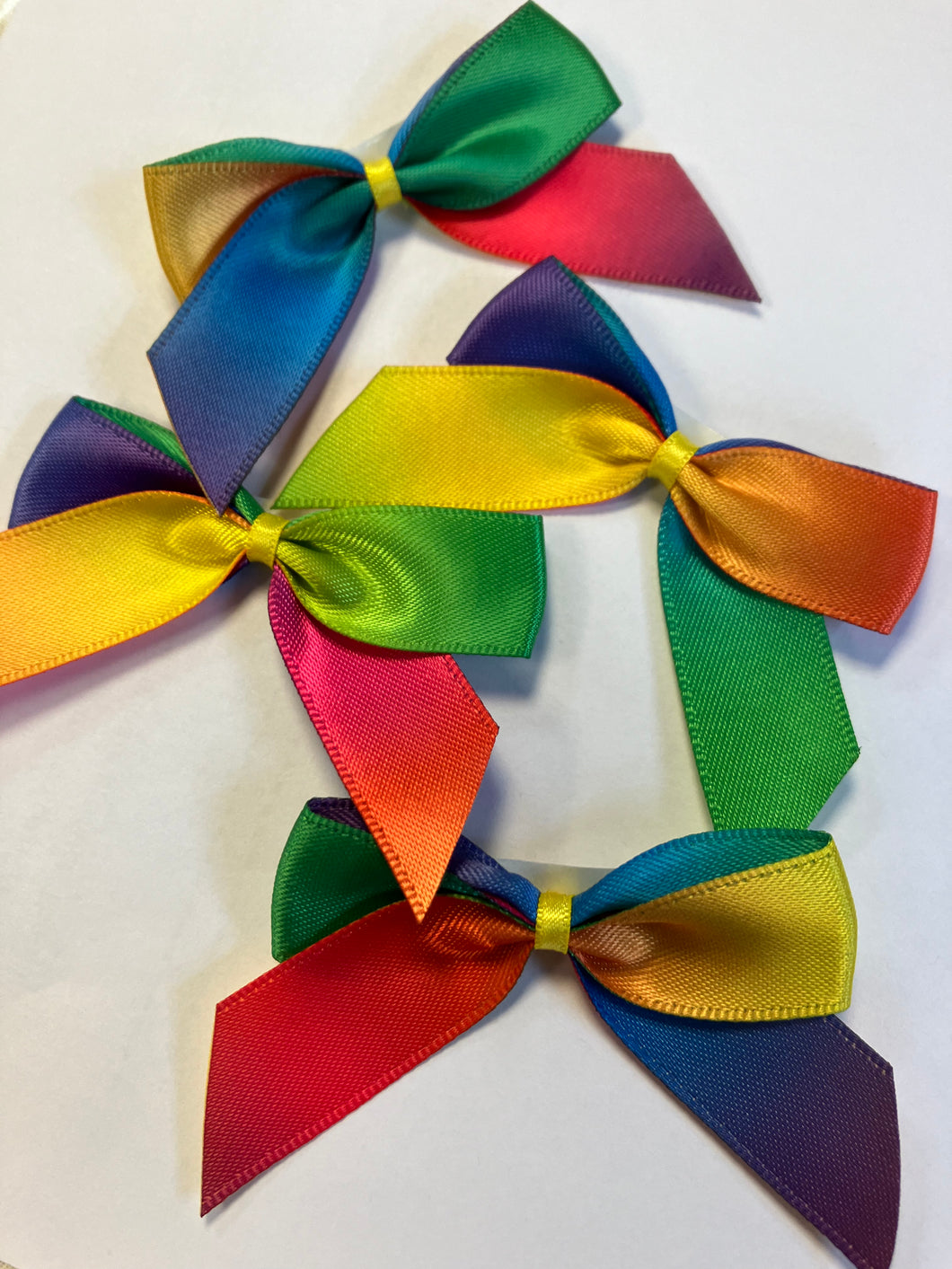 Pack of 4 rainbow satin bows