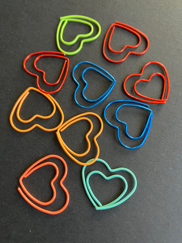 Coloured heart paper clips x10